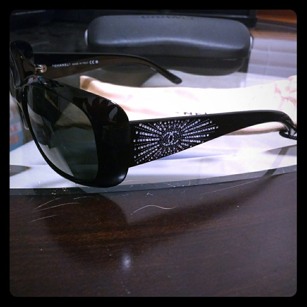 Pretty Chanel Sunglasses-EUC!